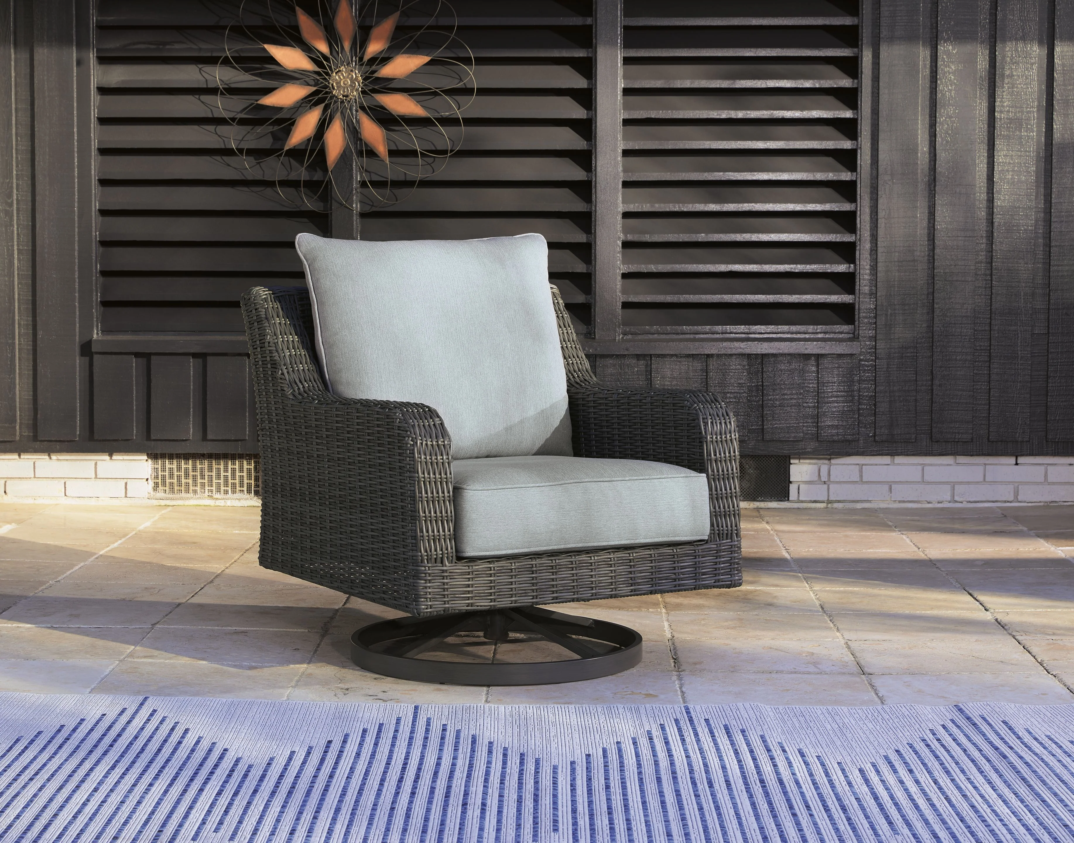 Elite Park - Swivel Lounge w/ Cushion - Gray - Image 4